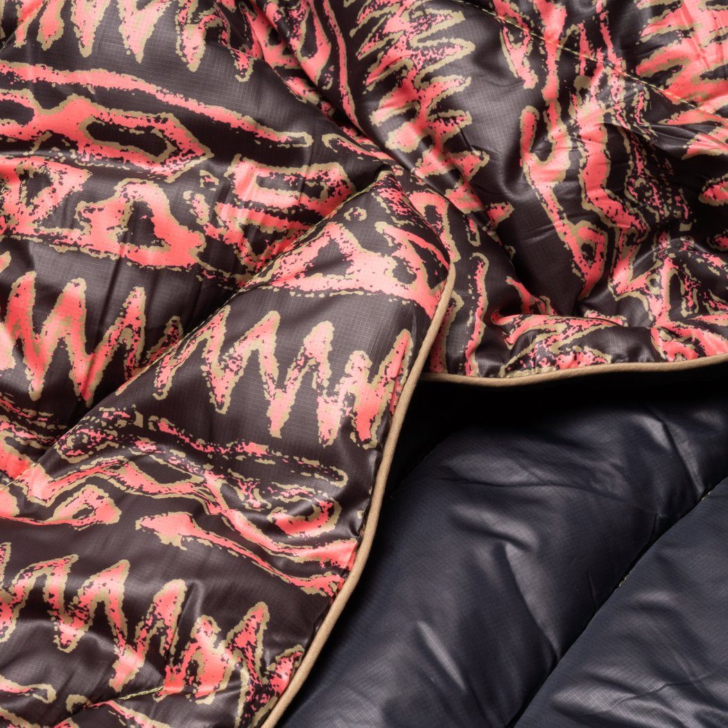Black pink blanket hot sale